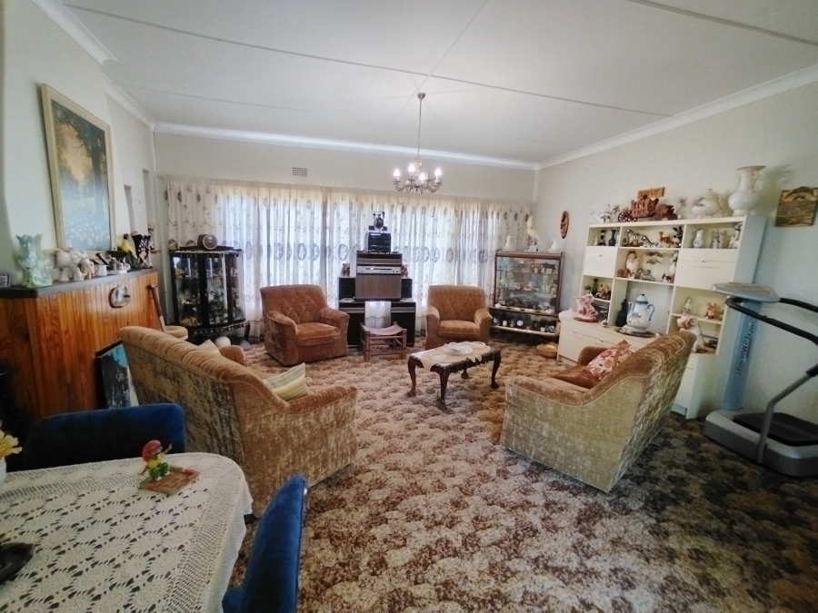 4 Bedroom Property for Sale in Warrenton Northern Cape